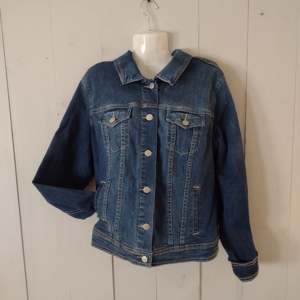 Women's old navy denim jean jacket sz large no issues, good used conditon.